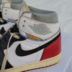 Air Jordan UN/LA White Black Red  SIZE 10.5